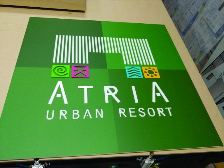 Siglă de companie din plexiglas și Alucobond pentru recepție